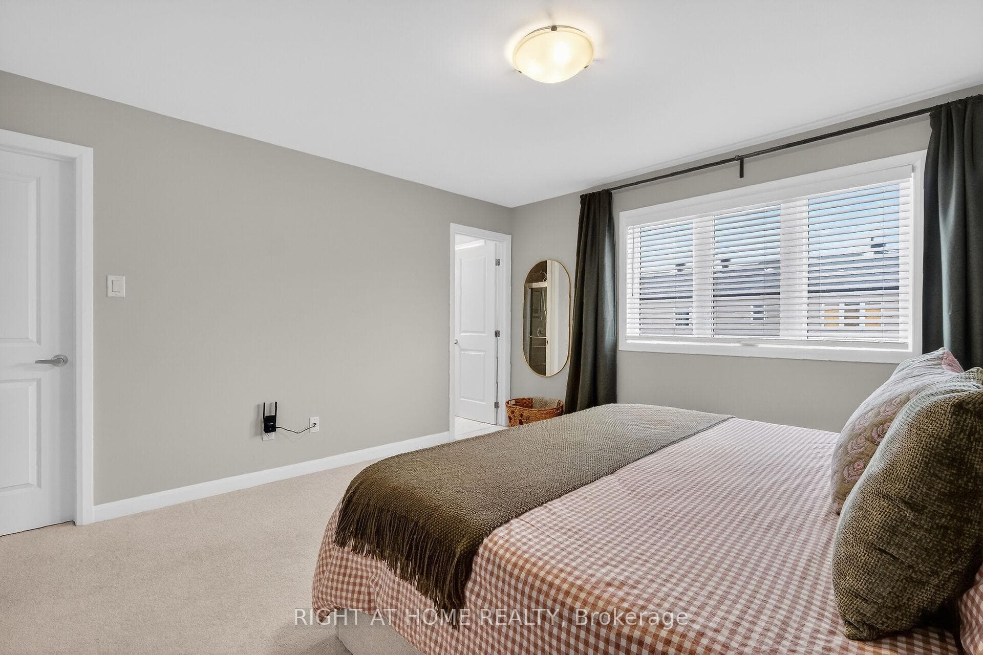 577 Decoeur Drive photo 28