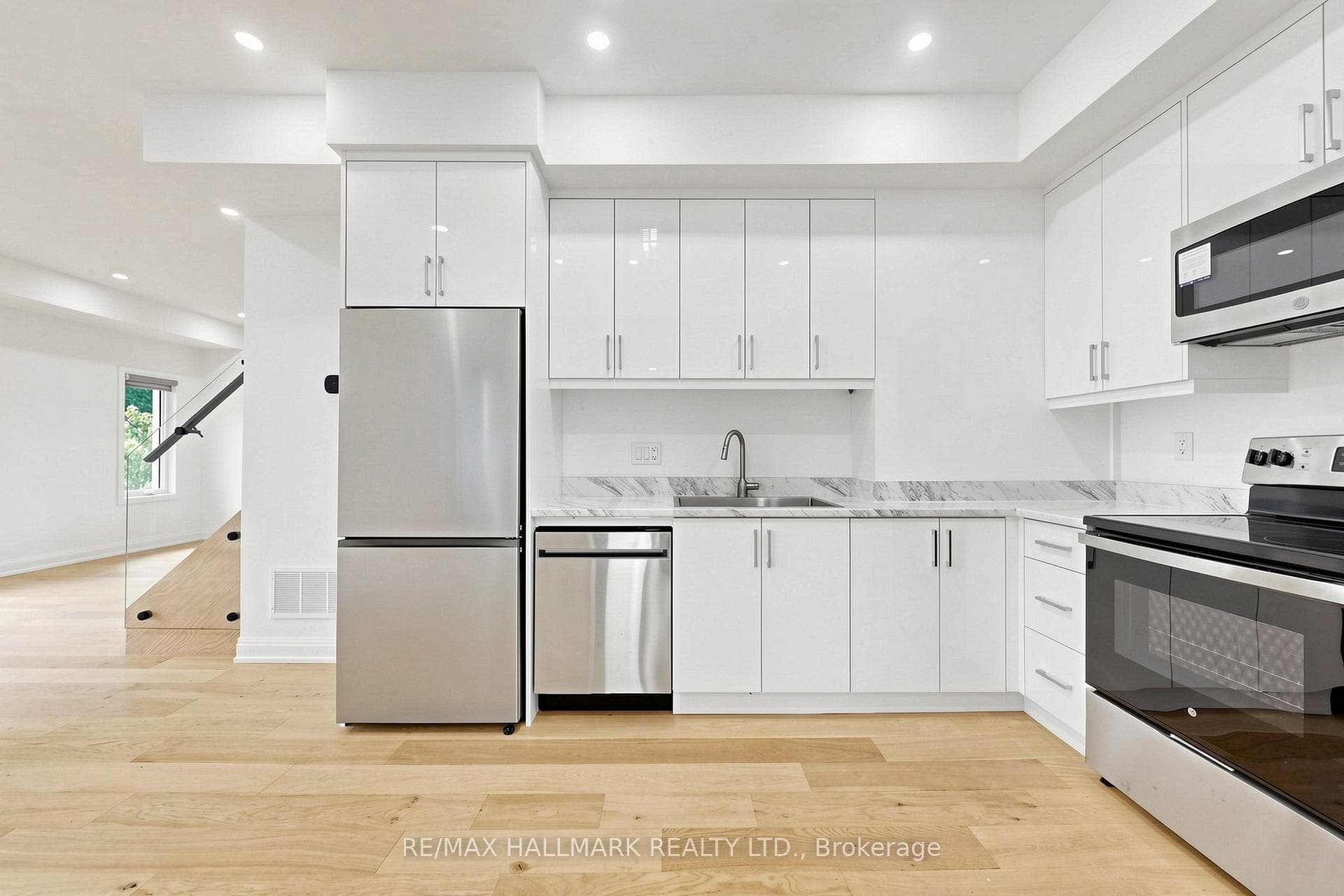 2205 Victoria Park Avenue Unit Main photo 8