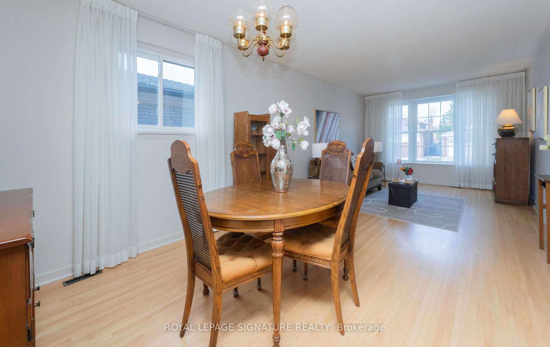 17 Pebblehill Square photo 9