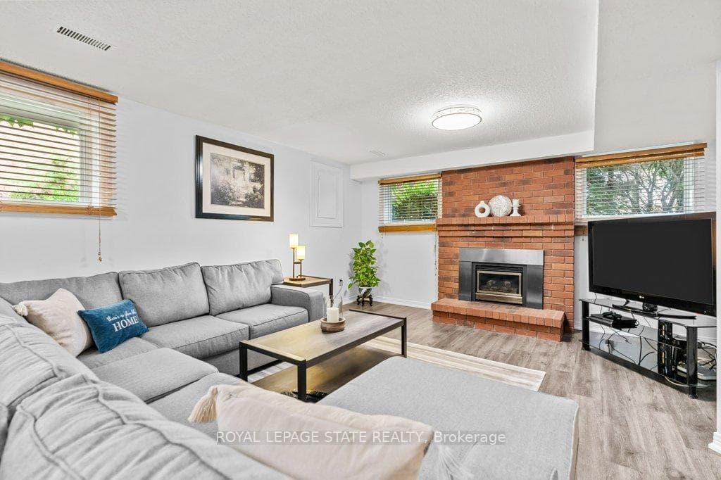 48 McMaster Drive photo 23