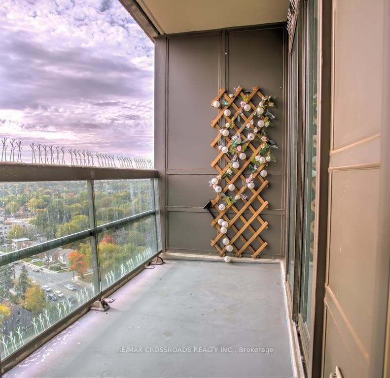 509 Beecroft Road Unit 2006 photo 14
