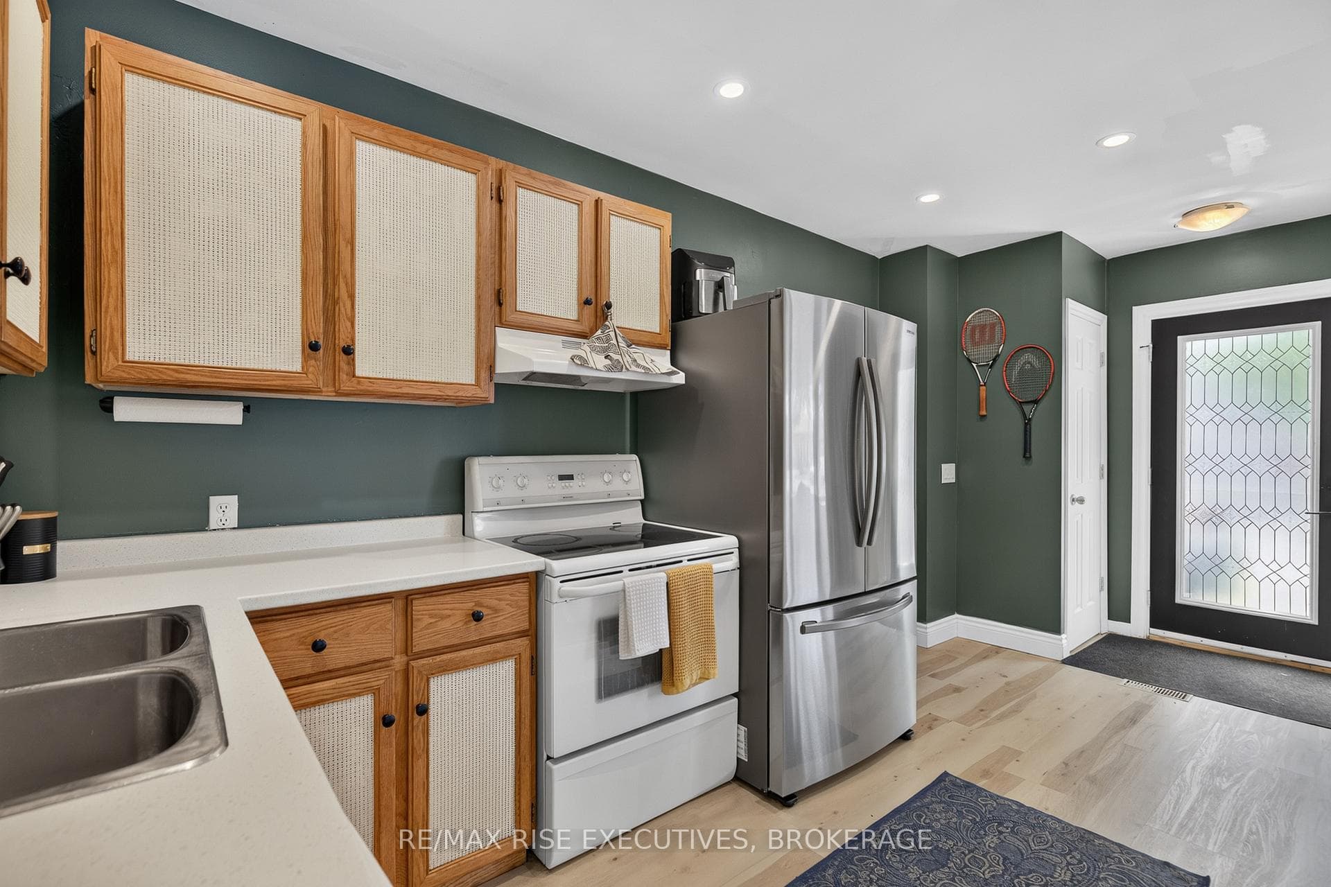 807 Brock Street photo 18
