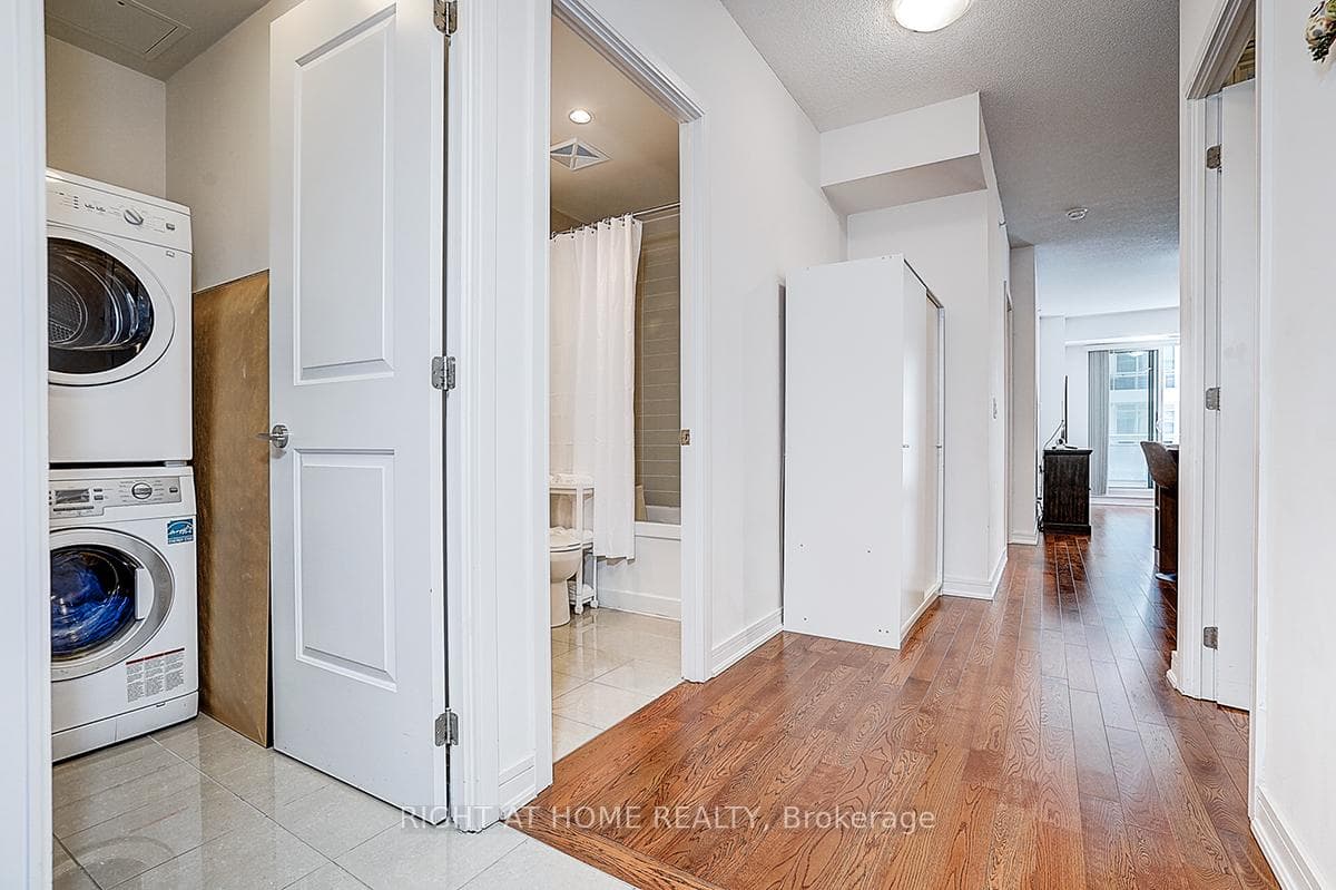 9201 YONGE Street Unit 205 photo 15
