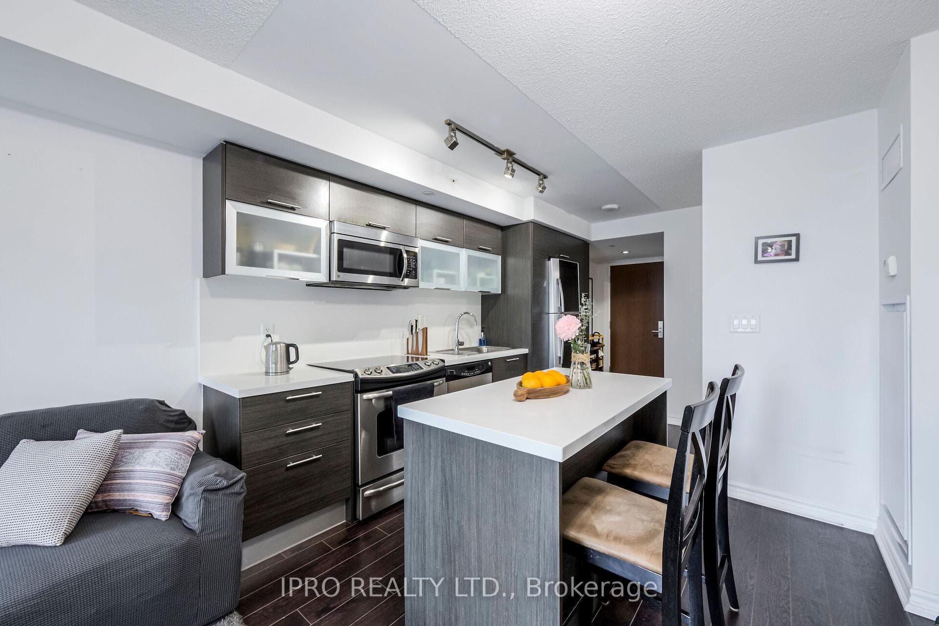 386 Yonge Street Unit 708 photo 15