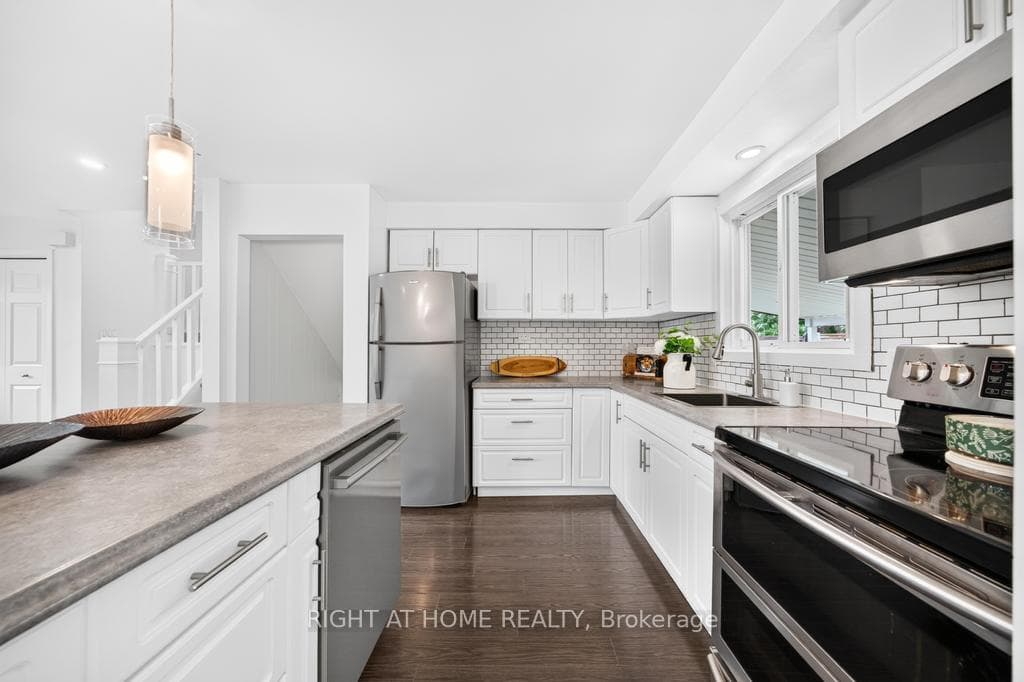 8 Acadia Crescent photo 16