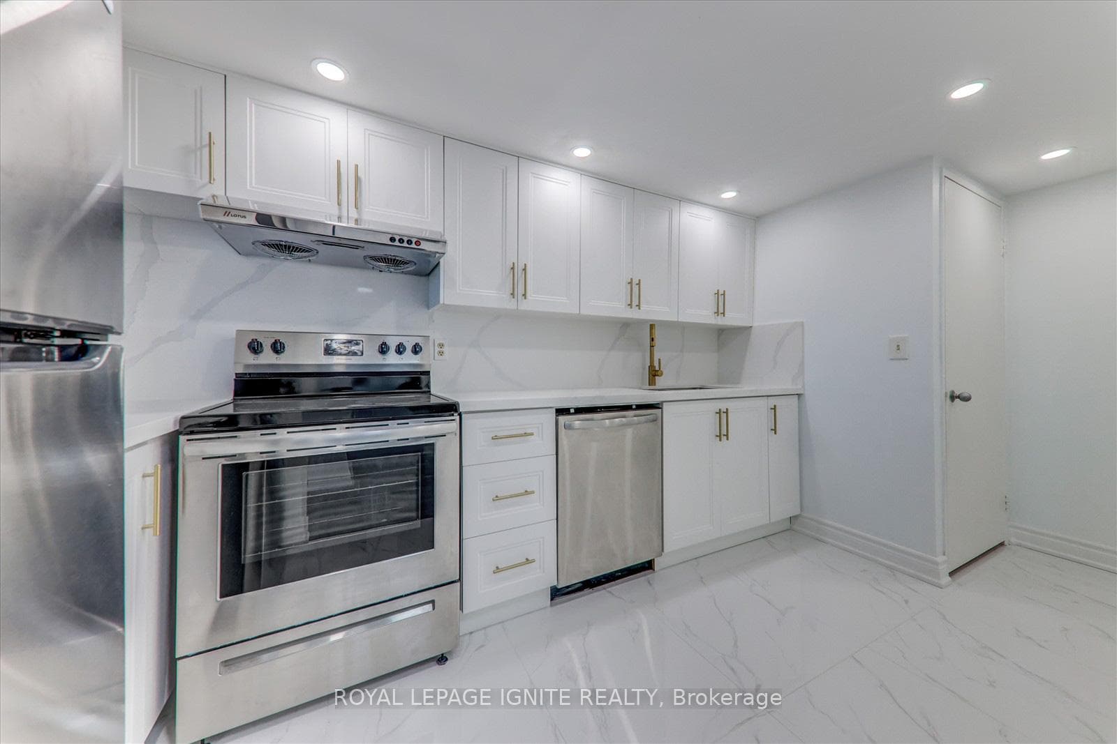2466 Eglinton Avenue Unit 712 photo 11