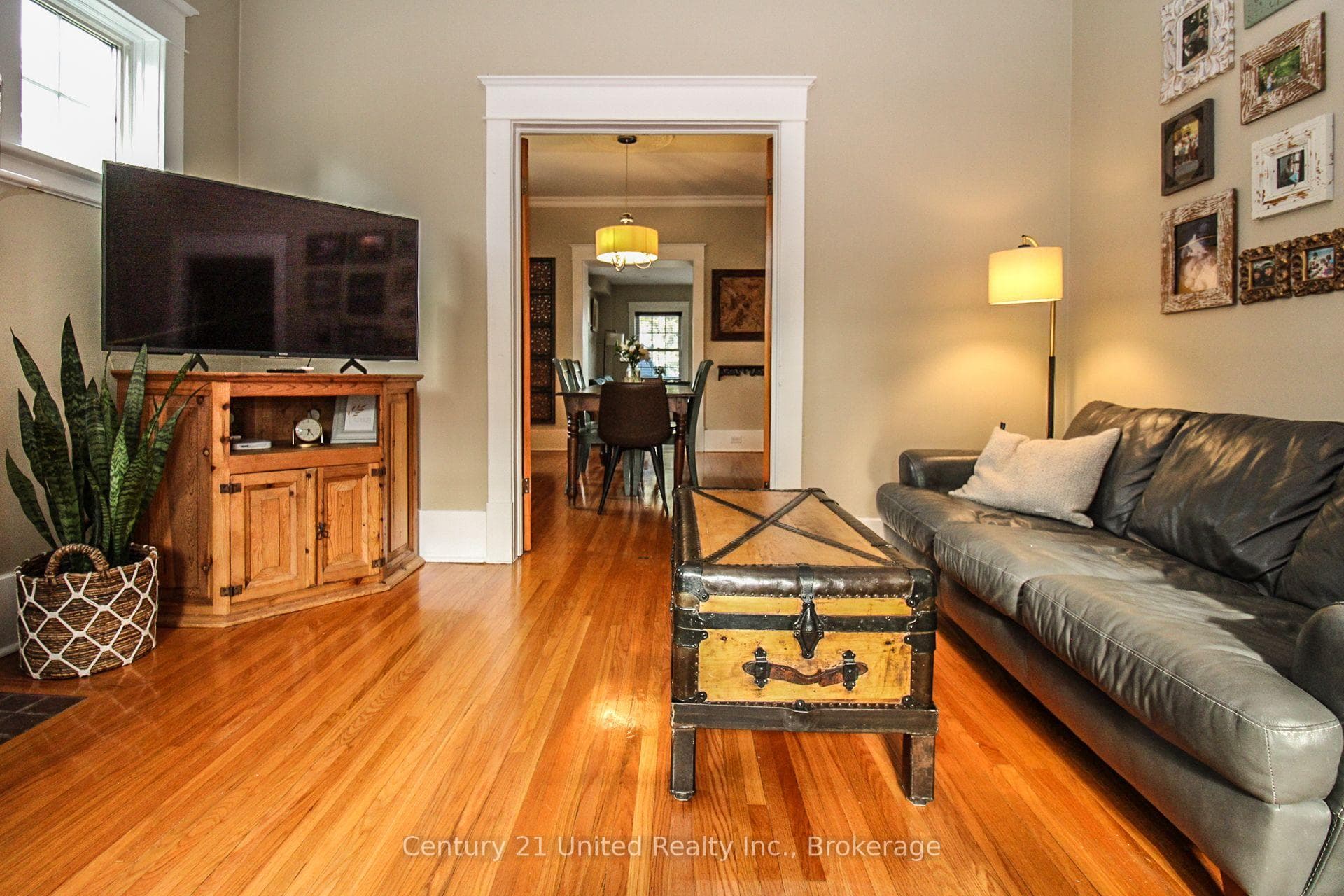 566 Waterford Street photo 11