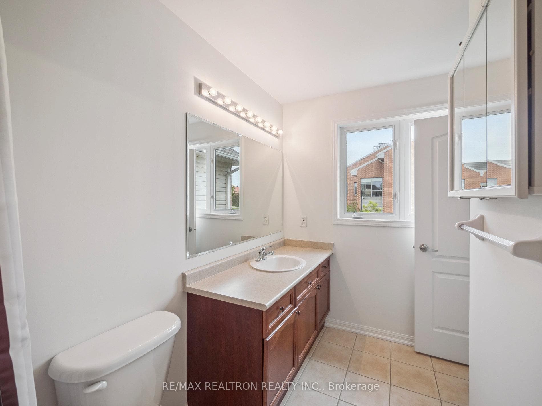 21 Dougherty Crescent photo 19