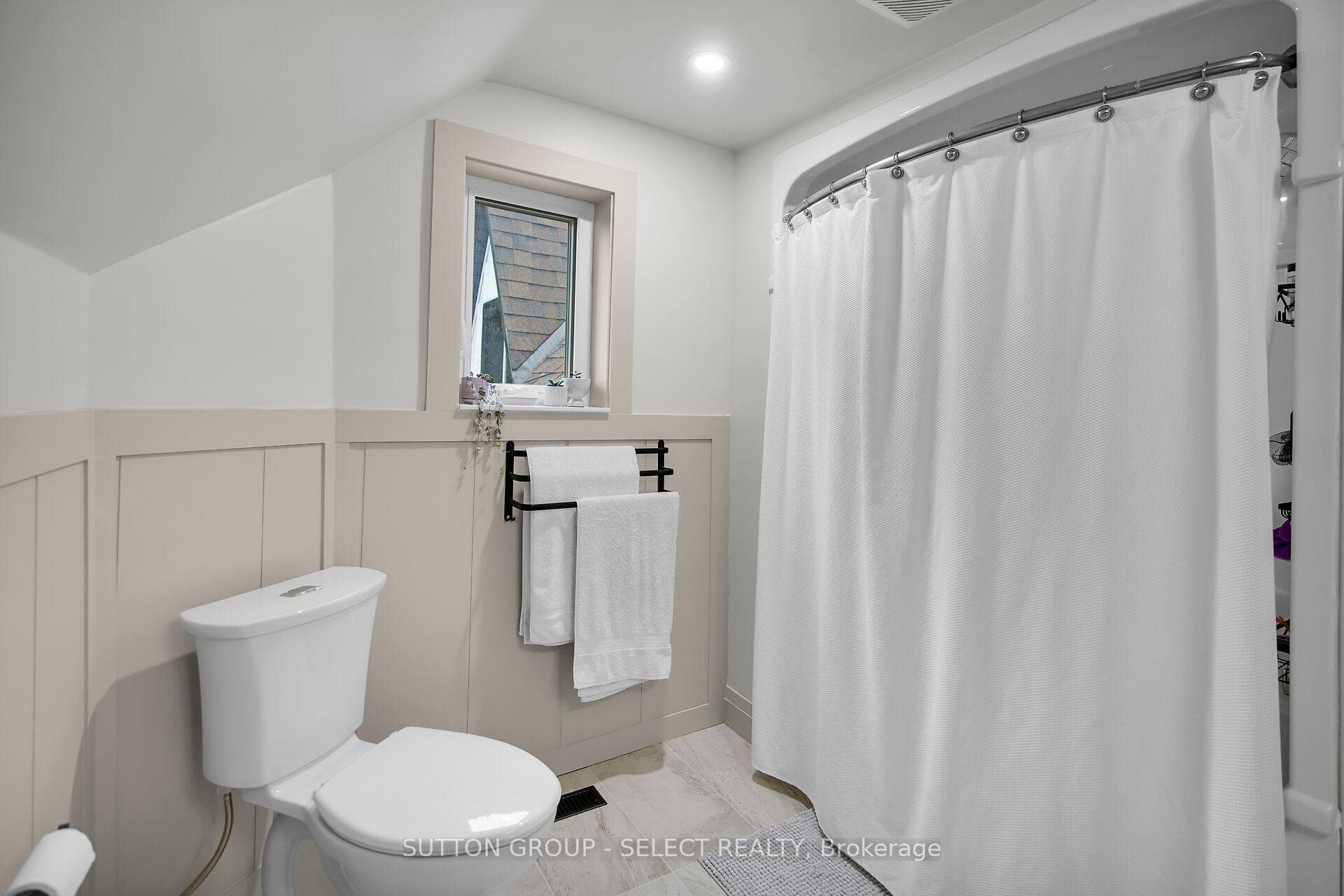 526 DEWAN Street photo 28