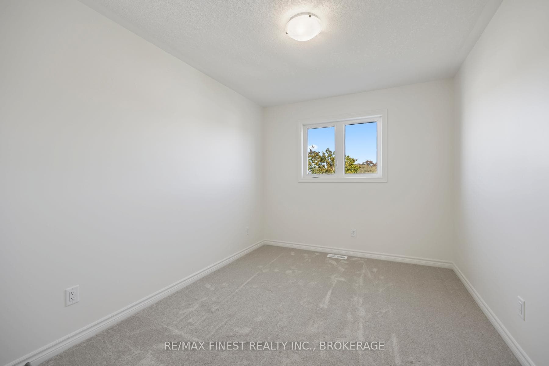 192 HERITAGE PARK Drive photo 20