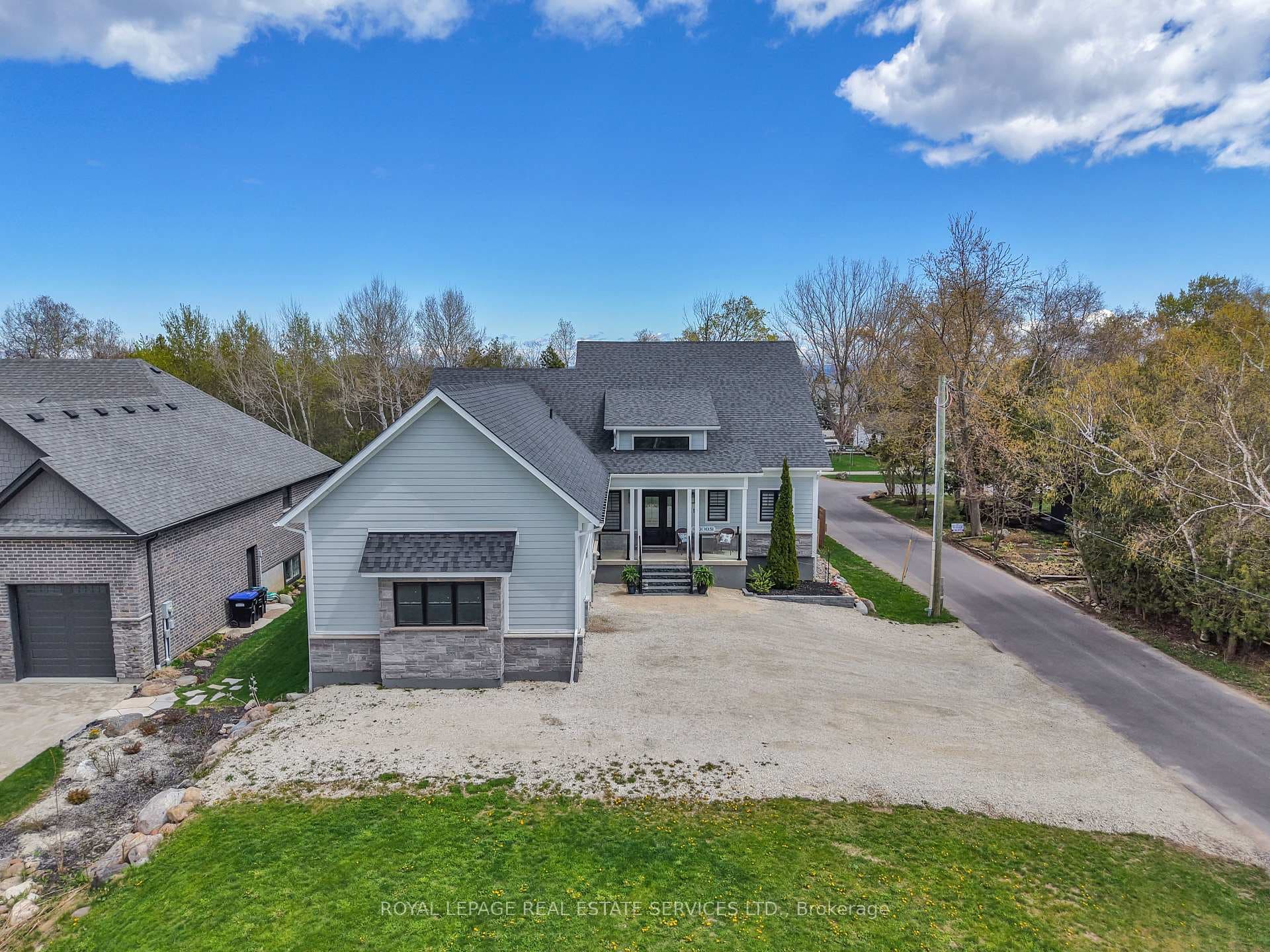 131 Glenlake Boulevard photo 2