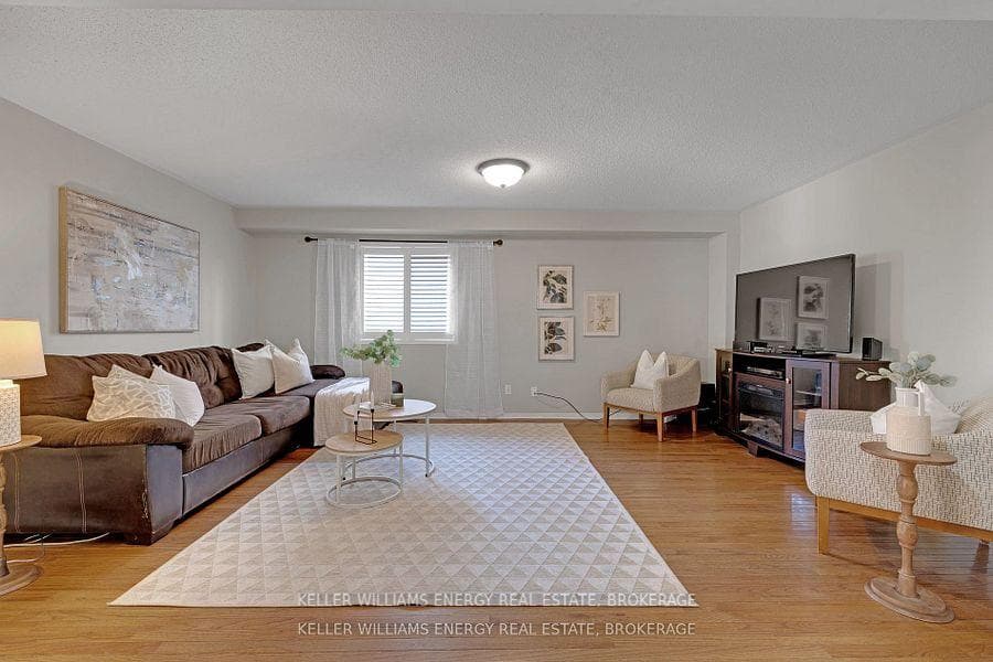 27 Guildwood Drive photo 5