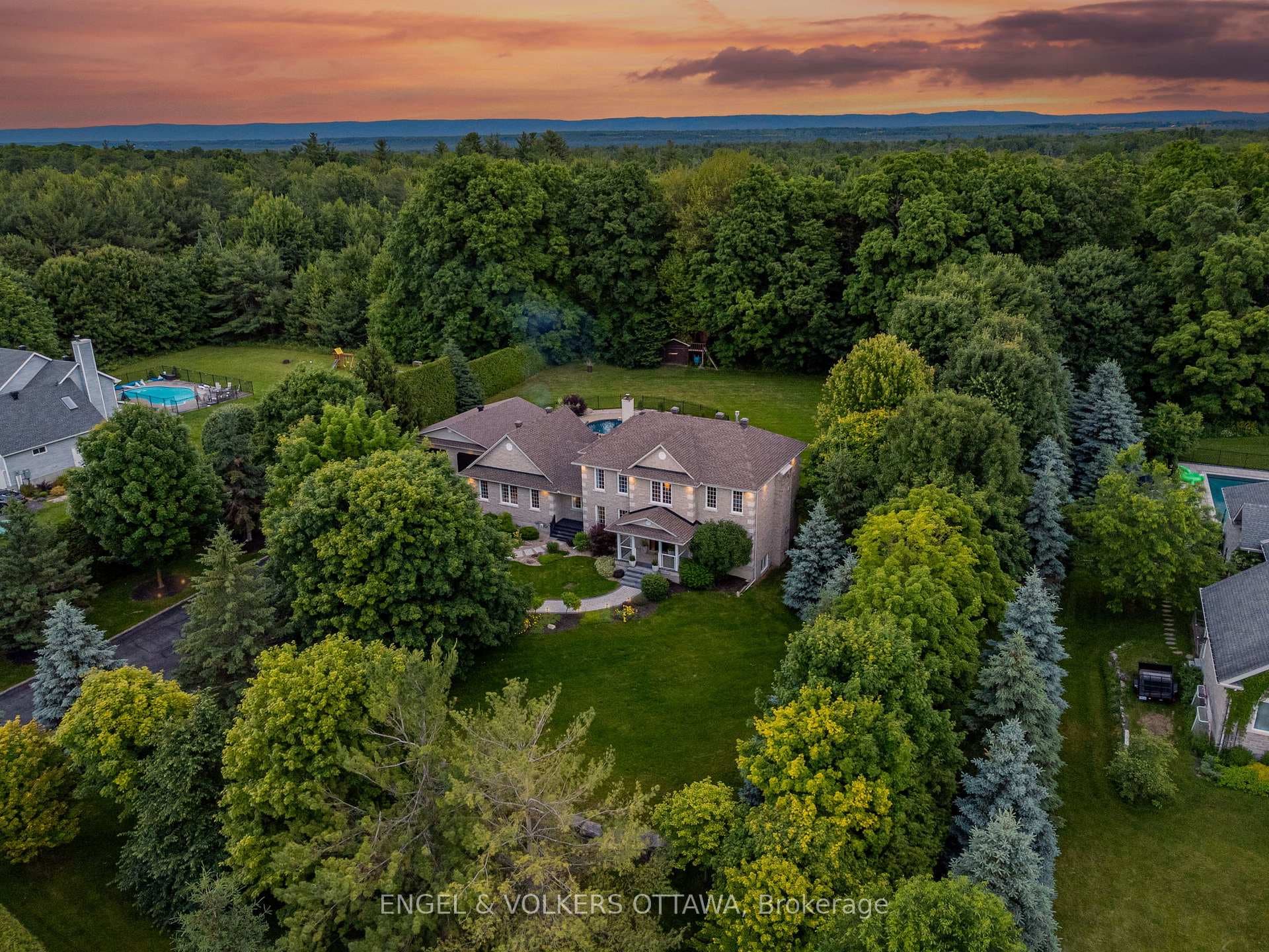 1882 Rocklane Drive photo 2