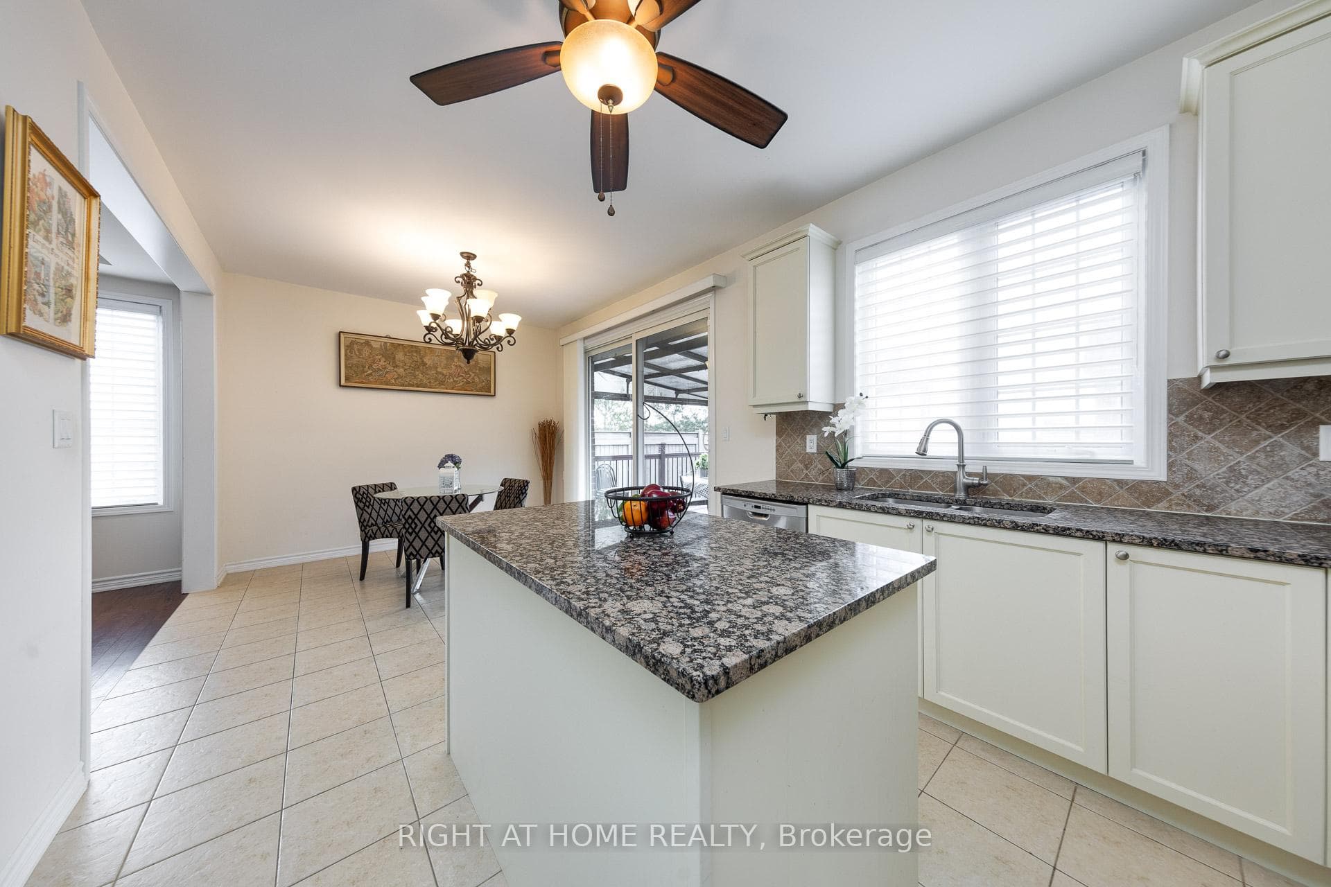 68 Buckle Crescent photo 18