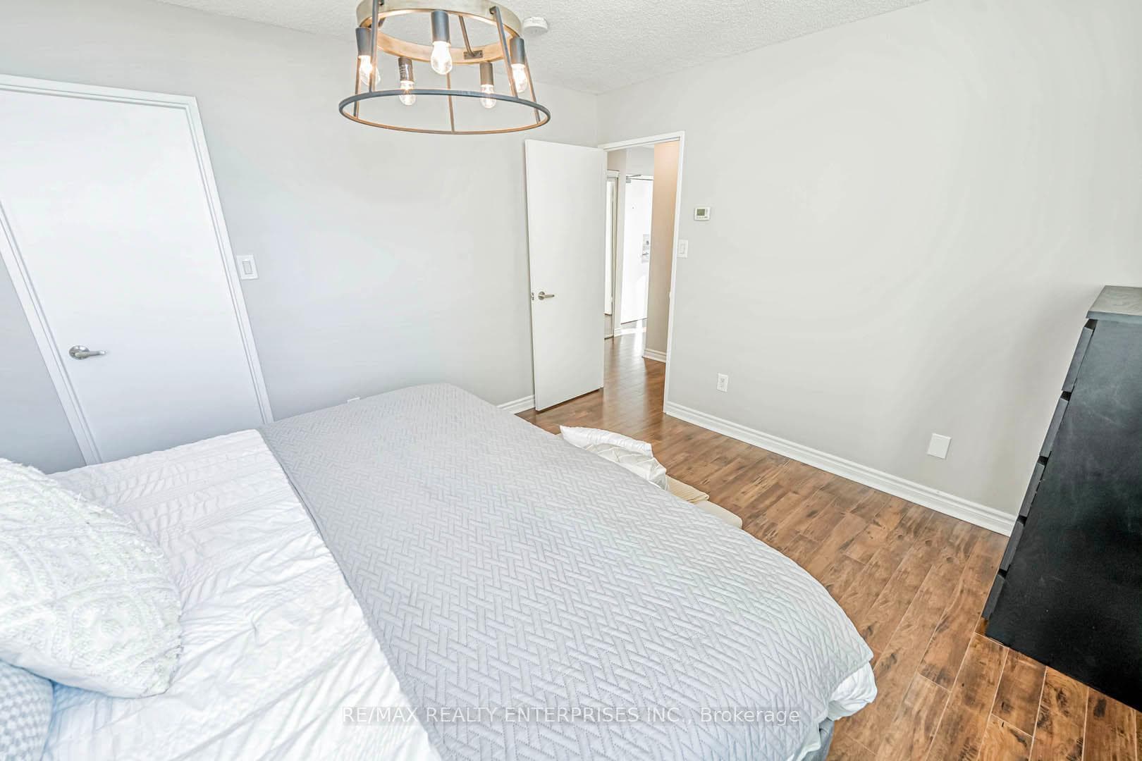 20 Speers Road Unit PH02 photo 22