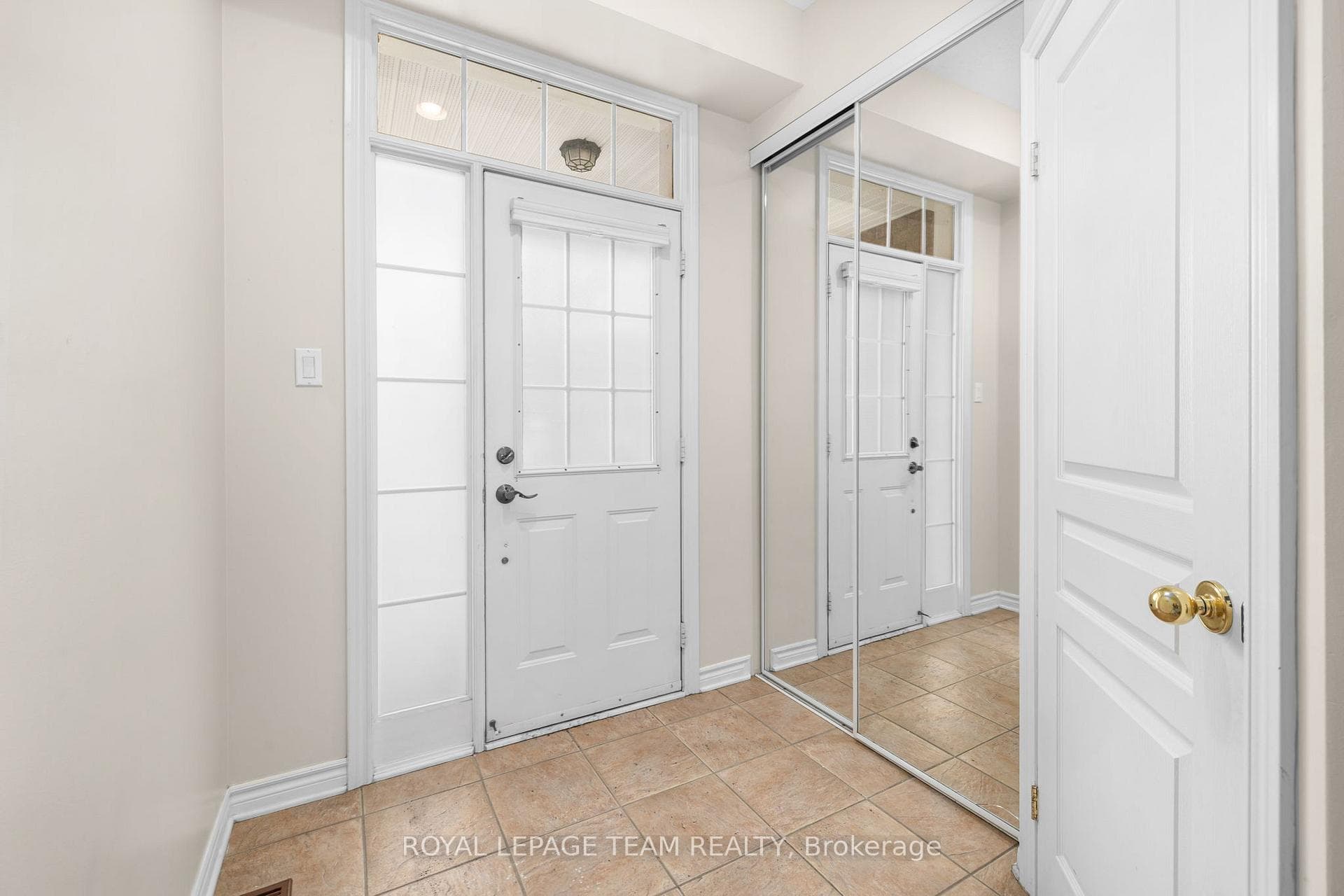 189 Gray Crescent photo 2