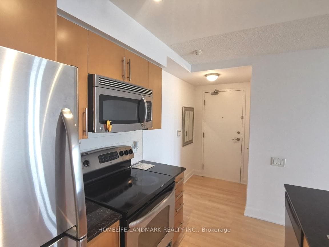 2191 Yonge Street Unit 2806 photo 6