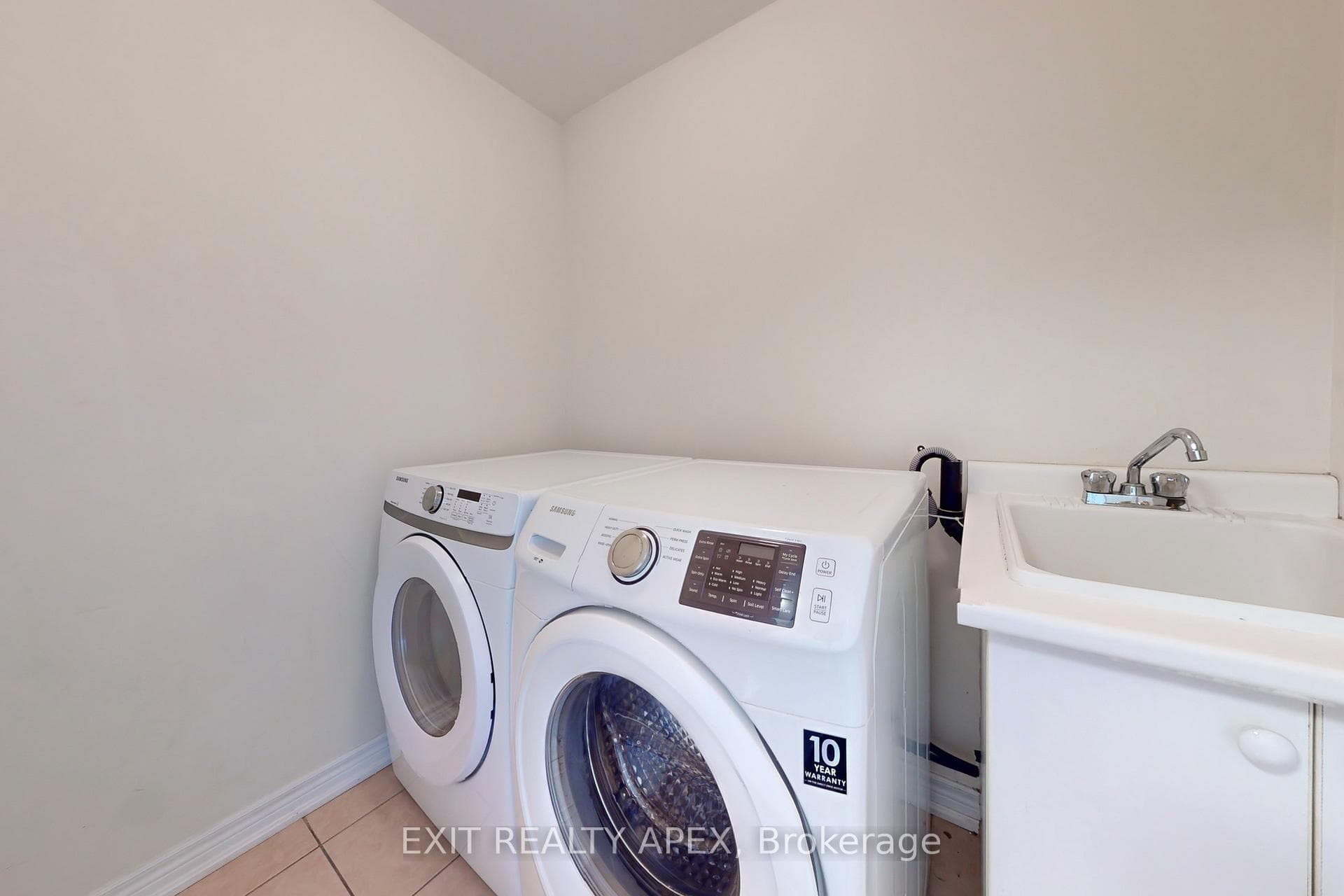 343 Bussel Crescent photo 29