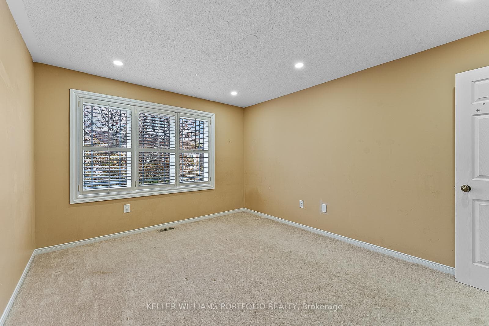 66 Armitage Crescent photo 35