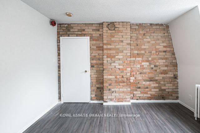 72 Wellesley Street Unit 202 photo 9