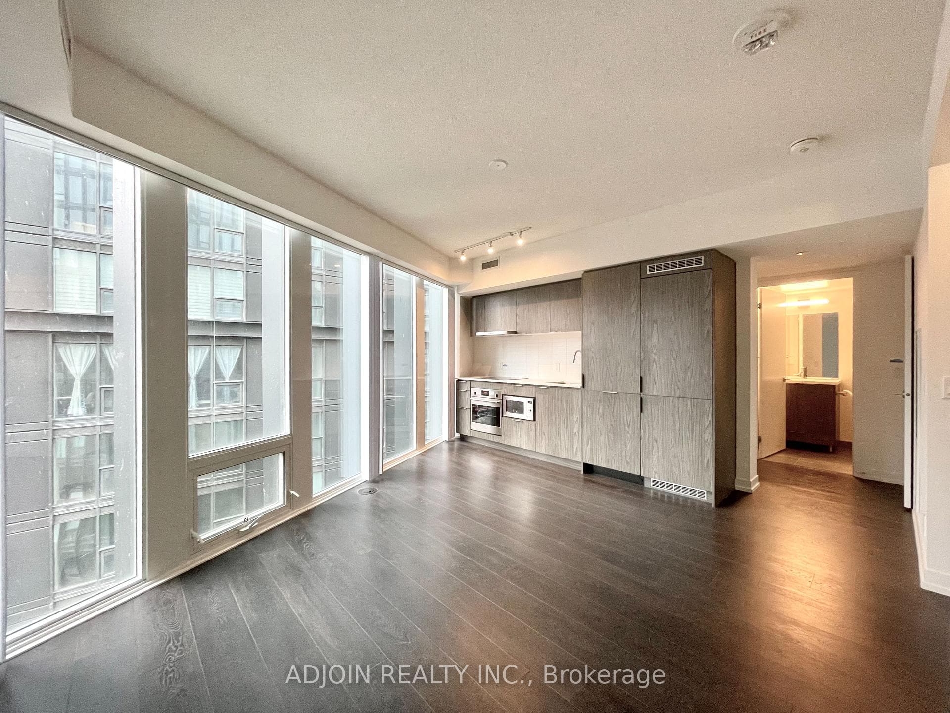 60 Shuter Street Unit 1111 photo 6