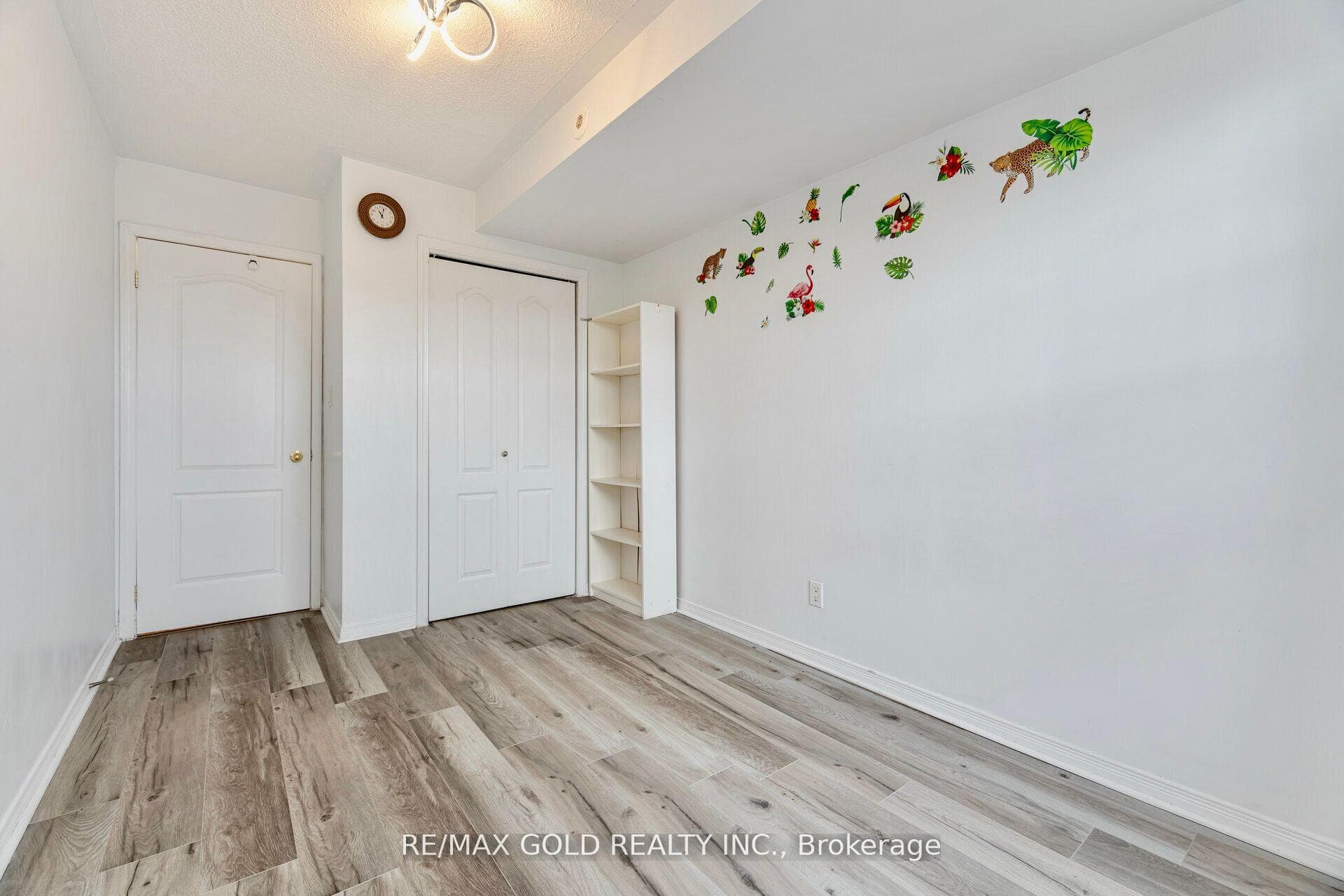 15 Strangford Lane Unit 104 photo 19
