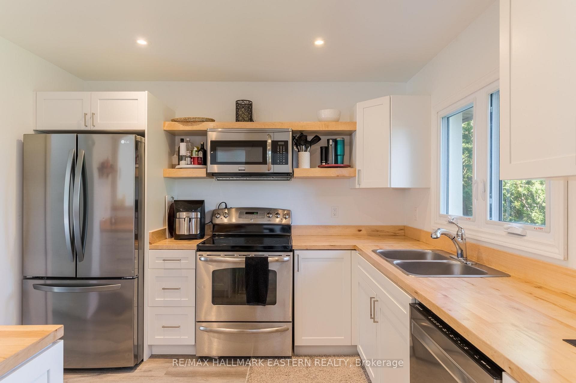 210 Maxwell Avenue photo 9