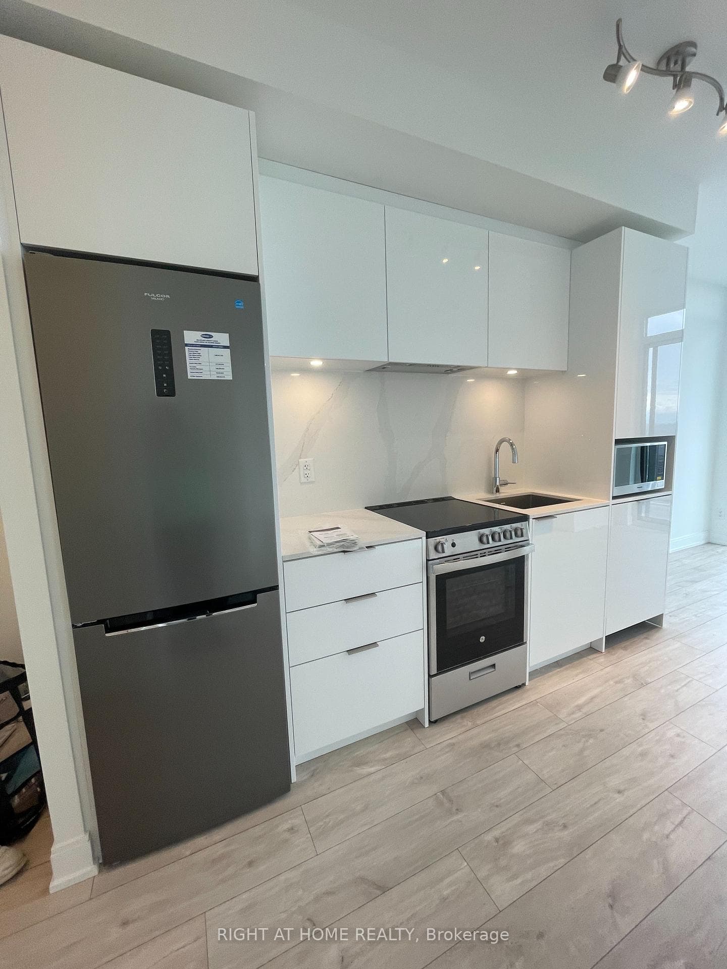 70 ANNIE CRAIG Drive Unit 3809 photo 6