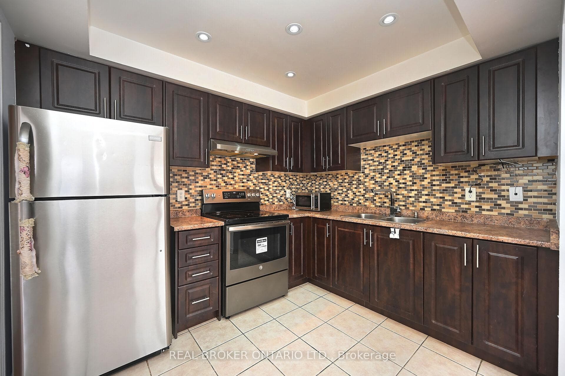 350 Oaktree Circle photo 15