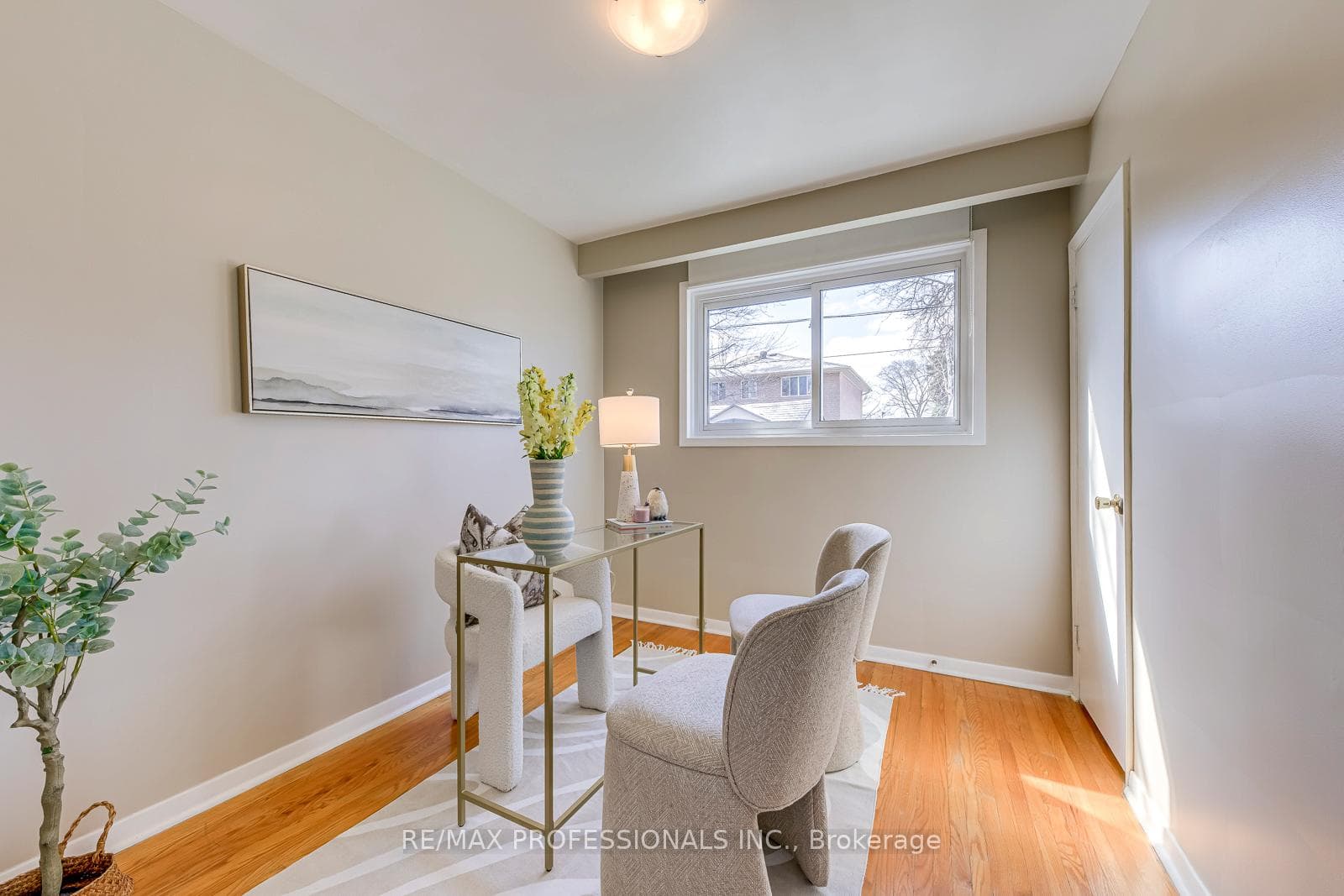 270 Wellesworth Drive photo 19