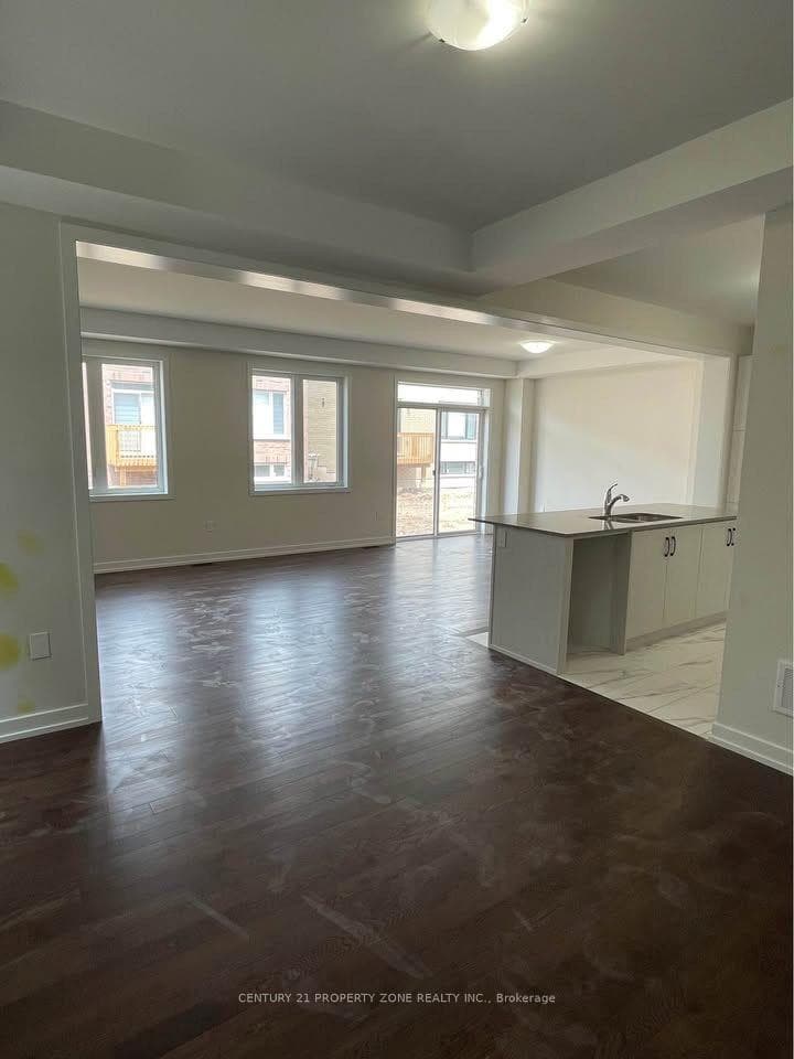 15 Stanley Leitch Drive photo 4