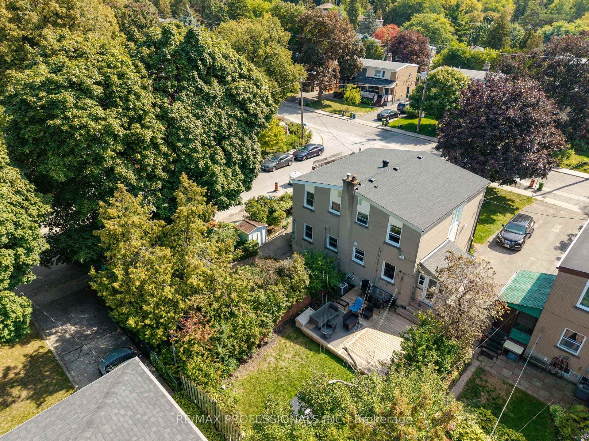 38 Van Stassen Boulevard photo 22