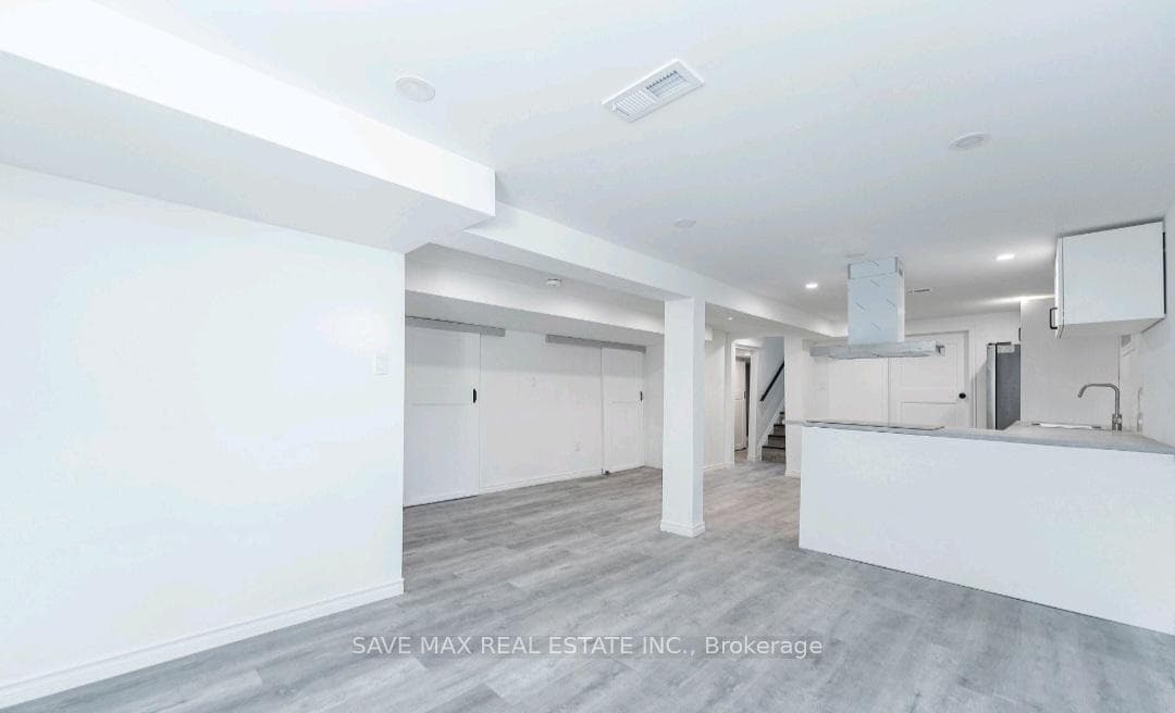 6549 Riall Street Unit Lower photo 10