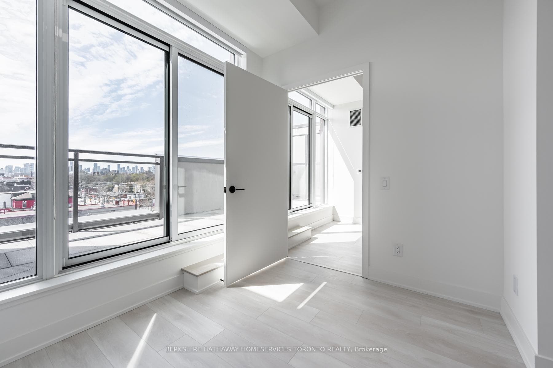 1285 Queen Street Unit 608 photo 7