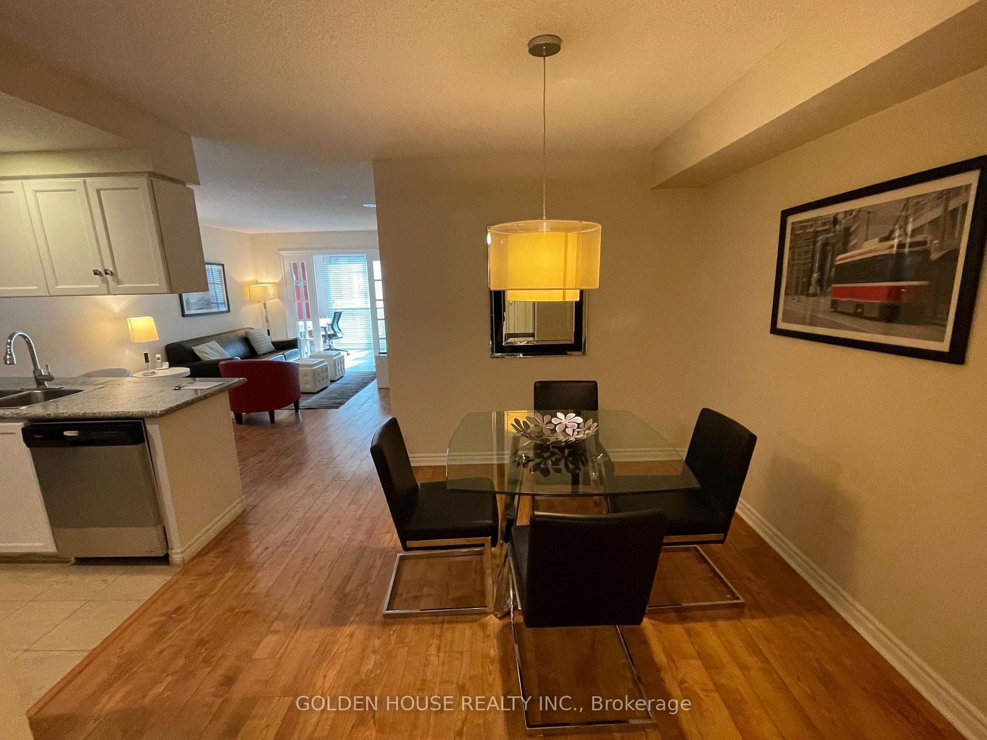 168 Simcoe Street Unit 510 photo 7