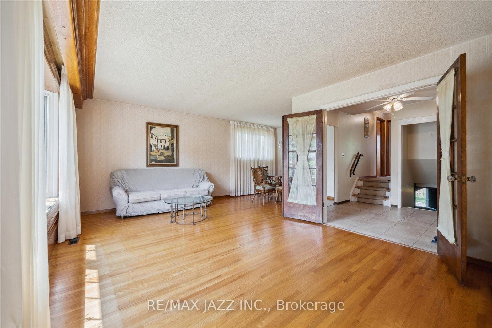 438 Dianne Drive photo 4