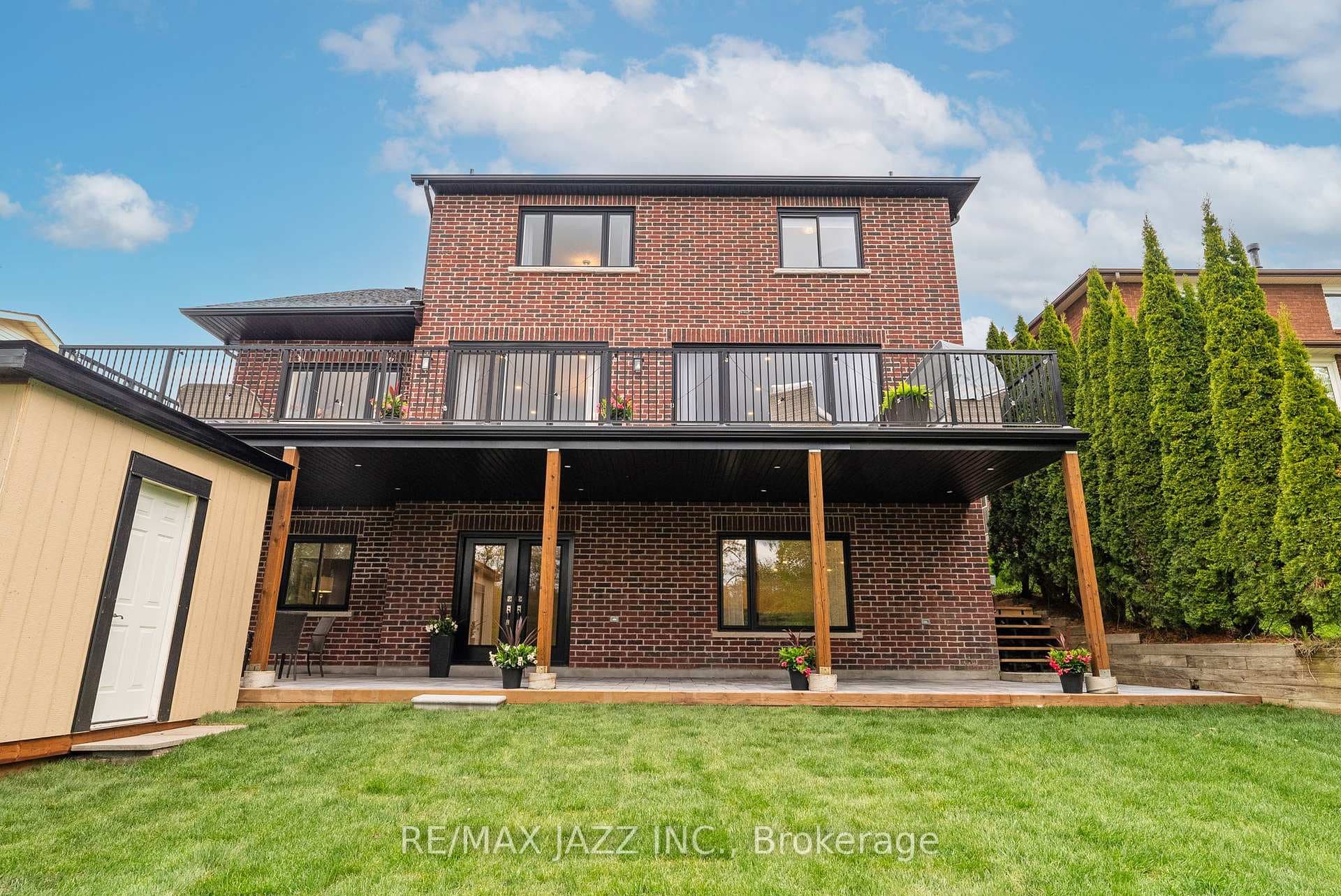 371 Ellesmere Court photo 9