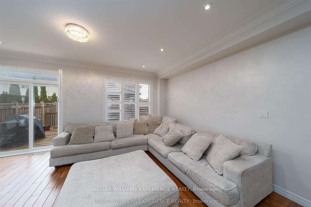 6 Weaver Terrace photo 5