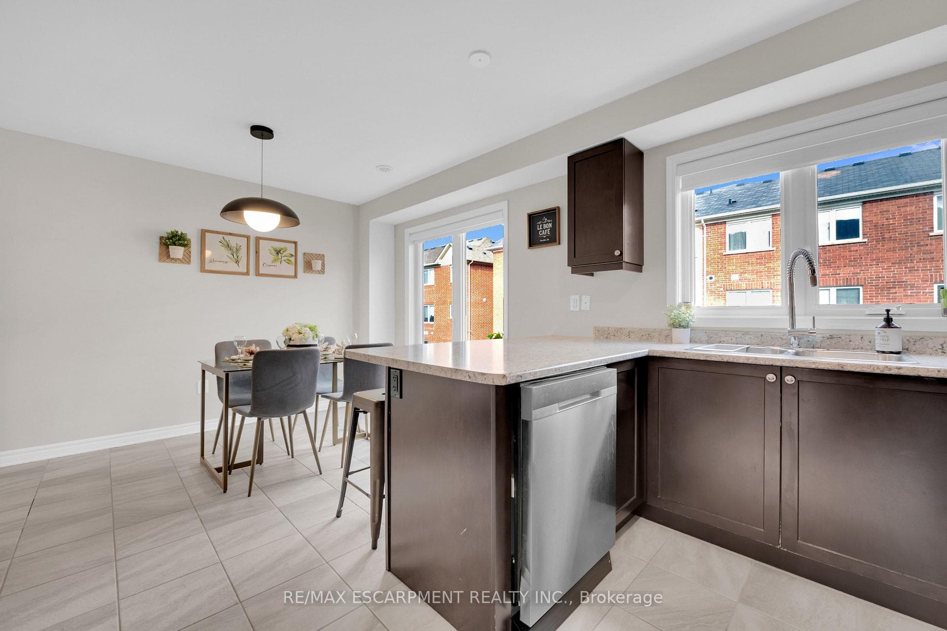 71 Baycliffe Crescent photo 34