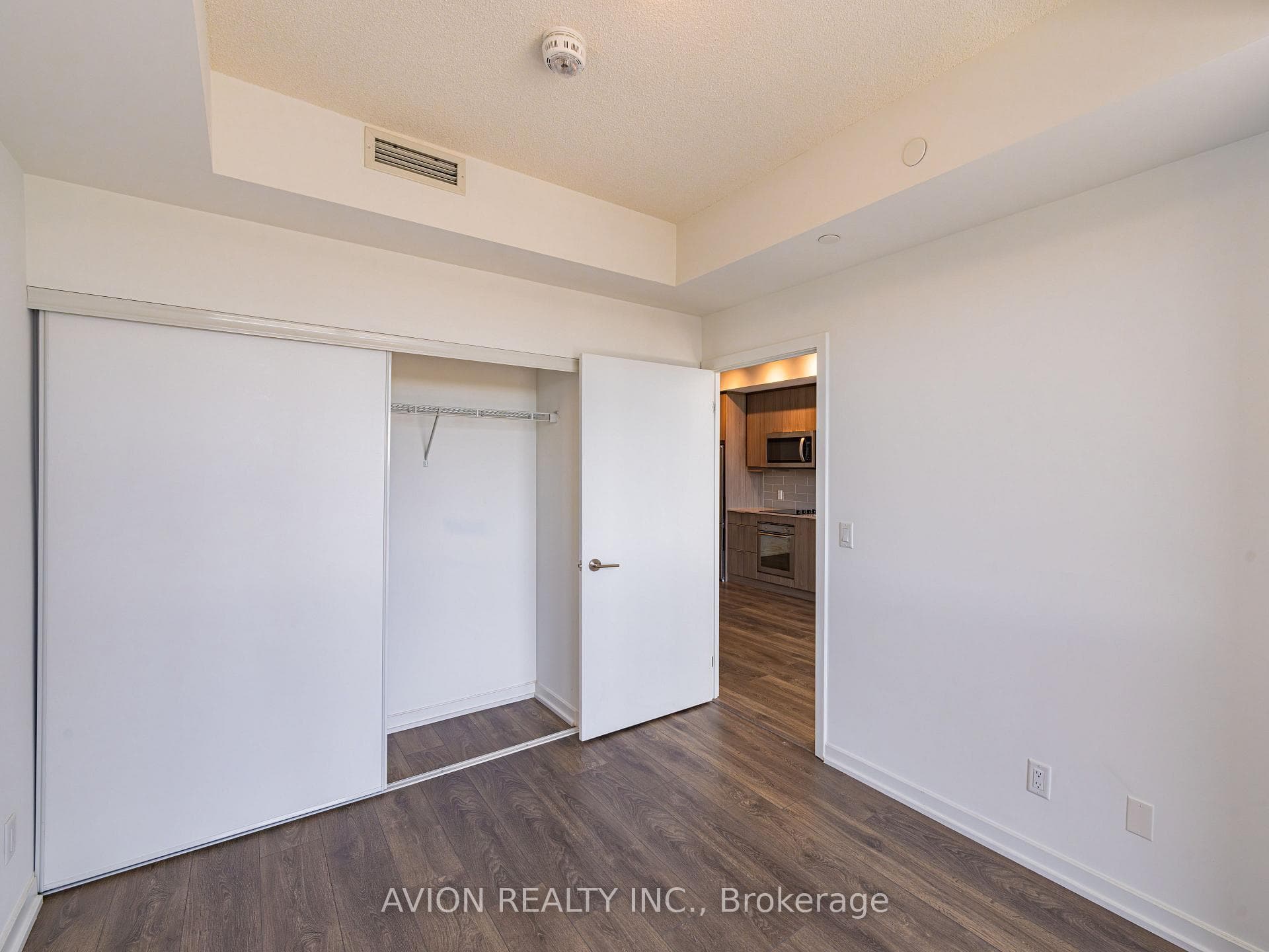 36 Forest Manor Road Unit 902 photo 8
