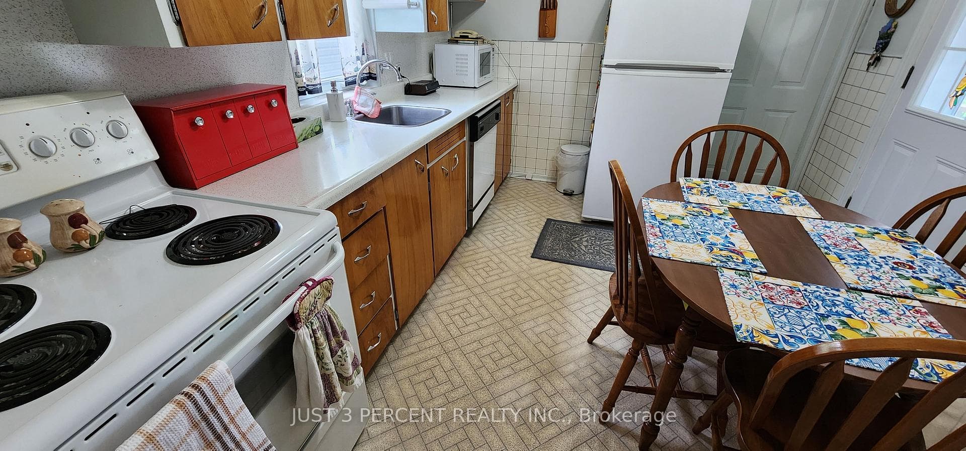 548 Hopkins Avenue photo 16