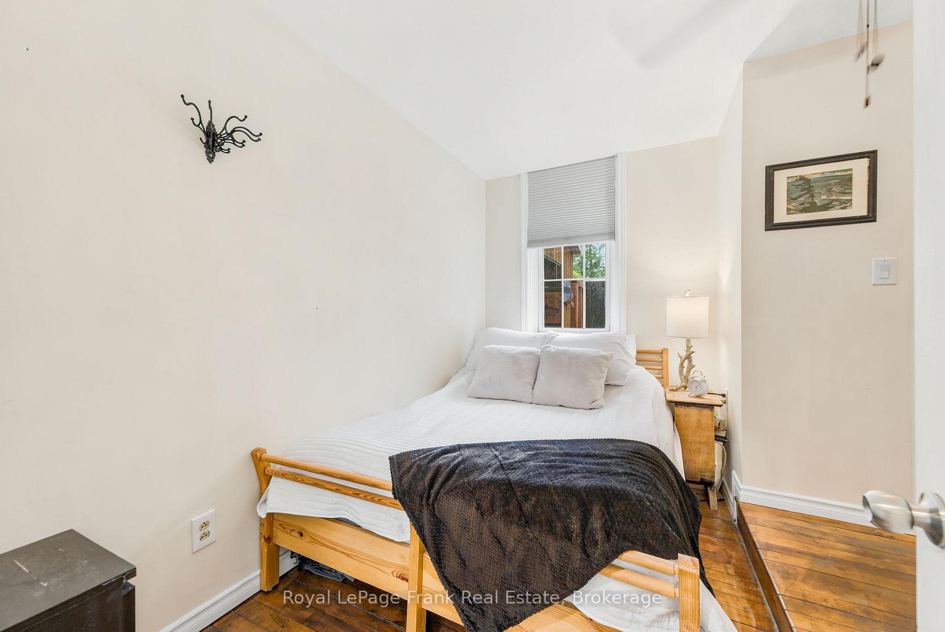 1229 The Glen Road photo 28