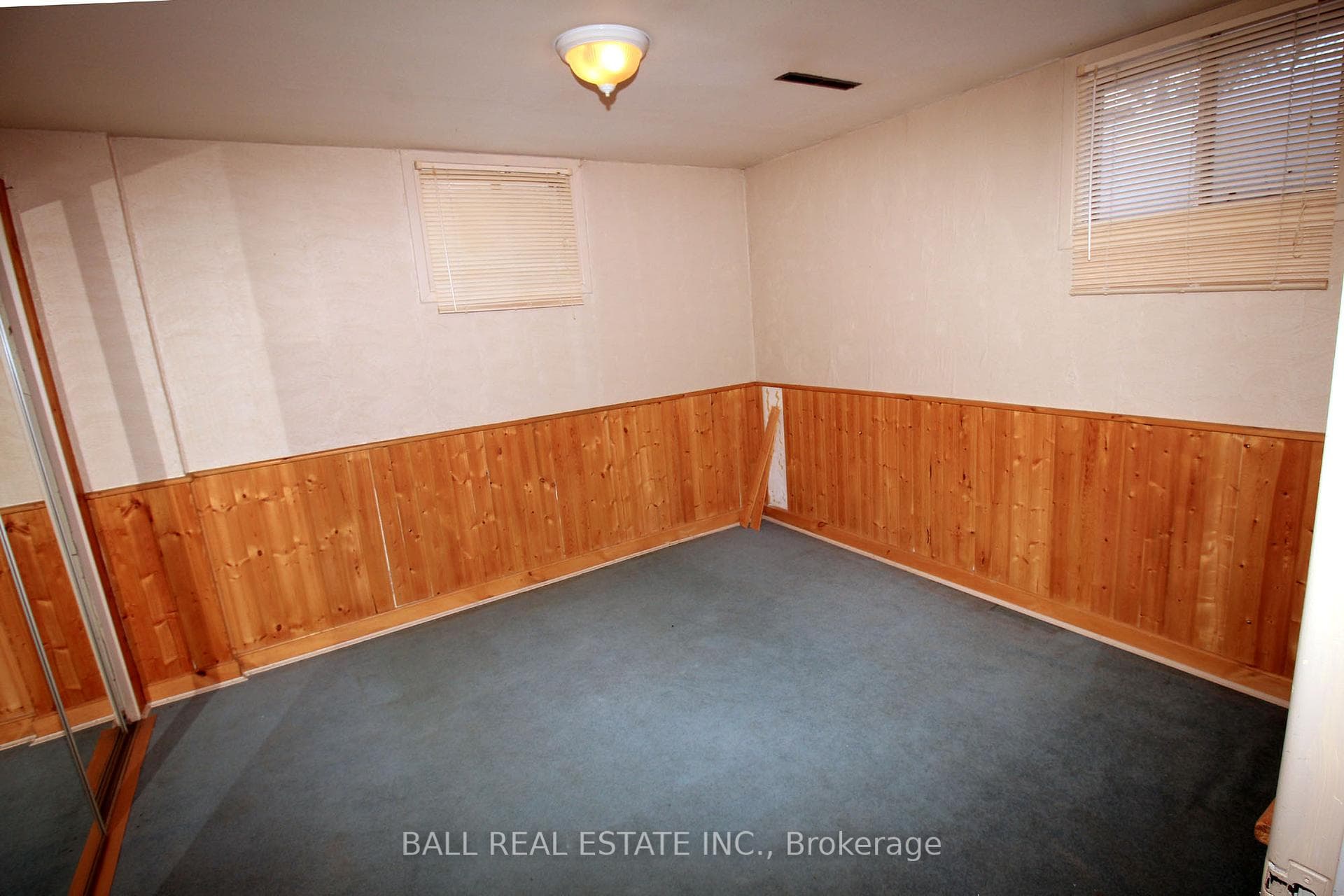 9 Great Oak Street photo 28