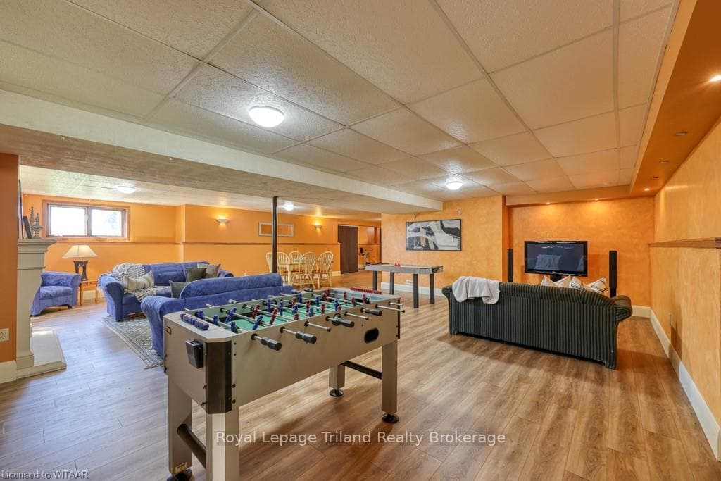 6325 DUNDAS Street photo 46