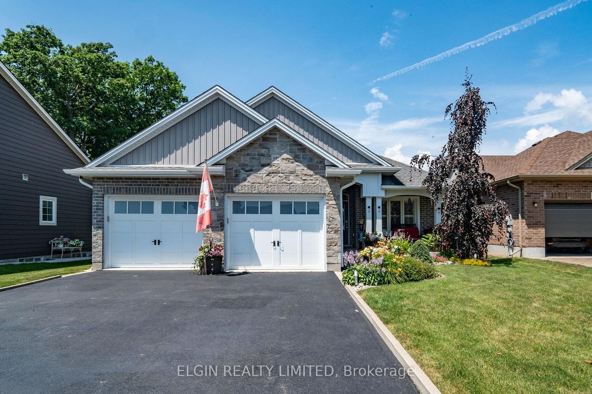 392 Larry Street photo 2
