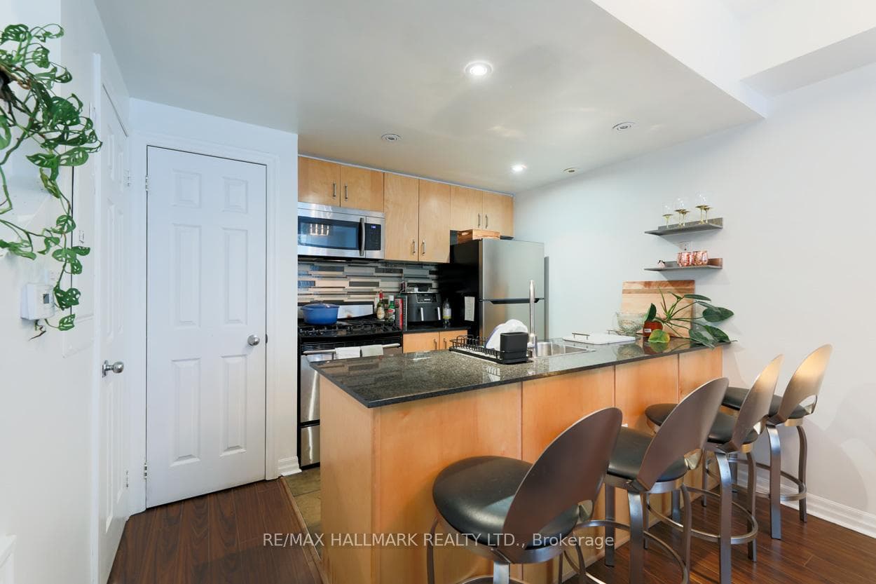 6 Wellesley Place Unit 2 photo 13