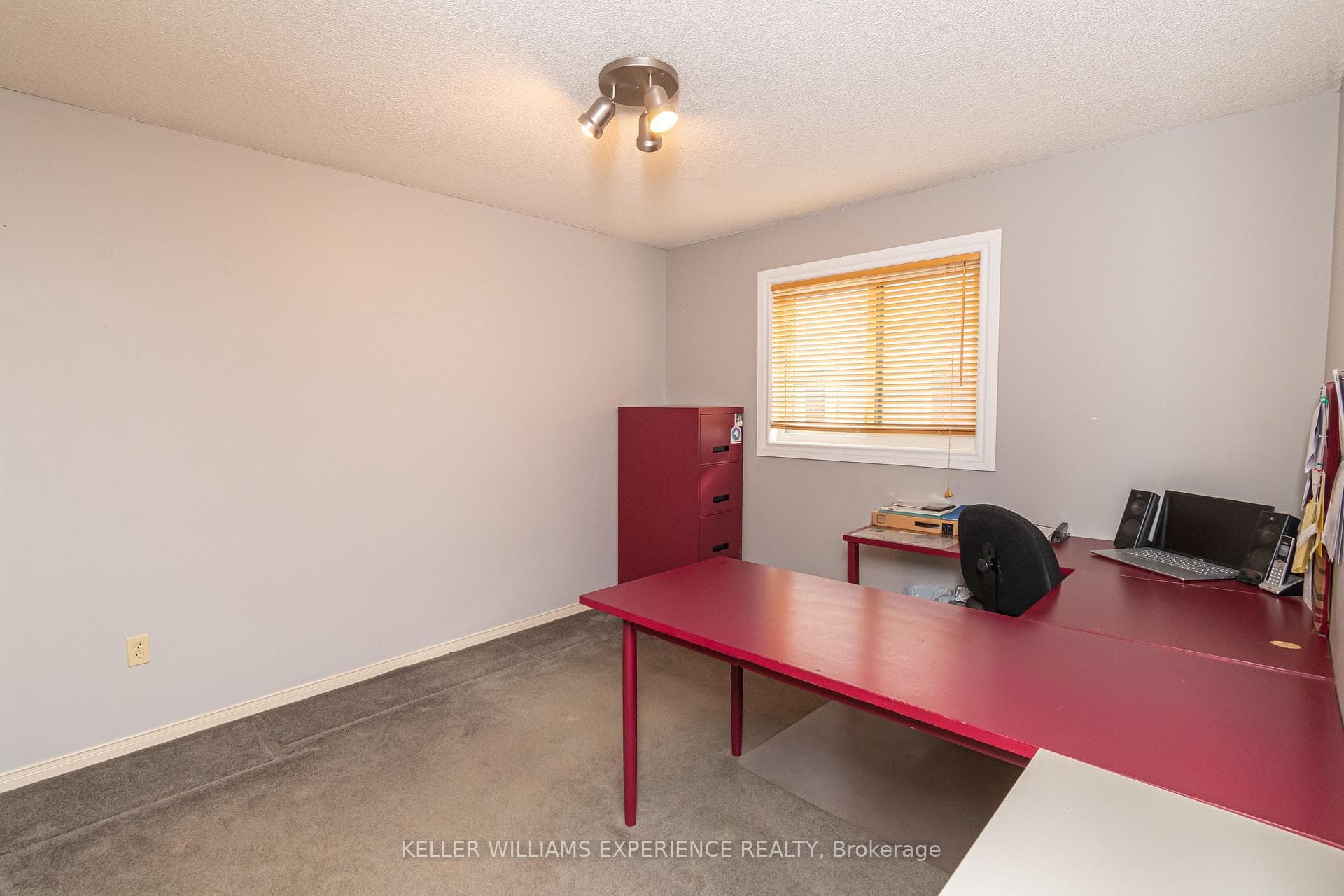 1053 Westmount Avenue photo 12
