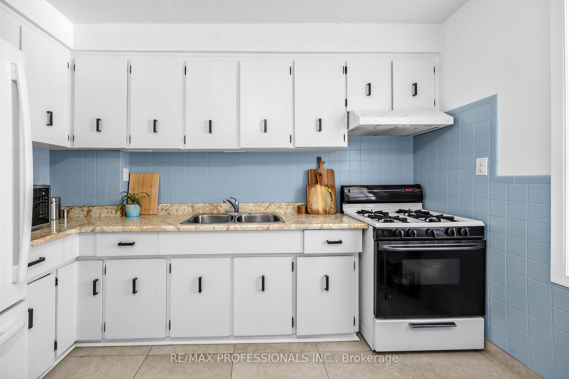 219 St Helen's Avenue photo 12