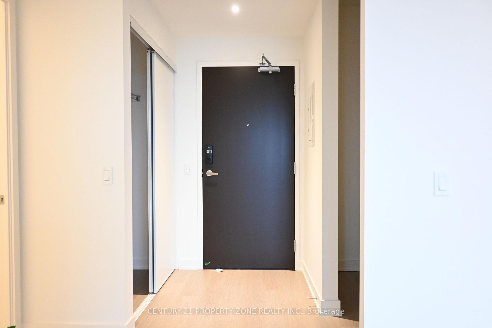448 Burnhamthorpe Road Unit 418 photo 2