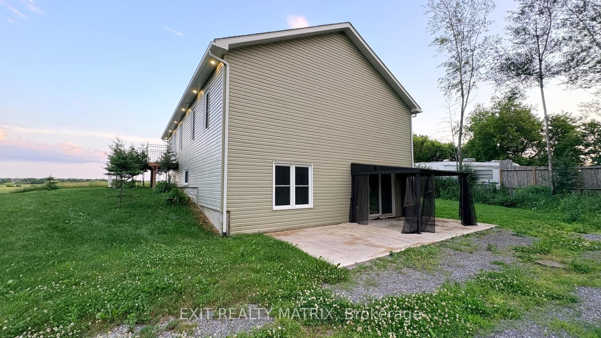 21992 Beauchamp Drive photo 35